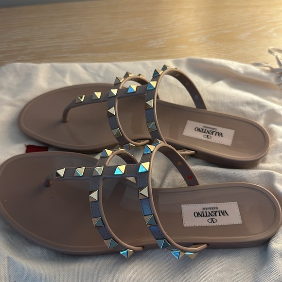 Valentino Garavani 5mm Rockstud Pvc Thong Sandal - Poudre - size 7B - Picture 4 of 12
